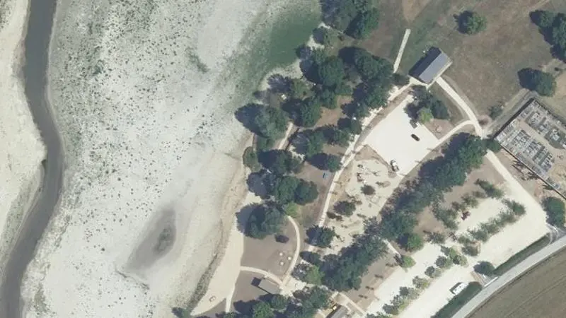 Vue aérienne : Baignade du plan d'eau de Chemillé