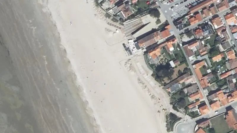 Vue aérienne : Grande Plage Face Mairie
