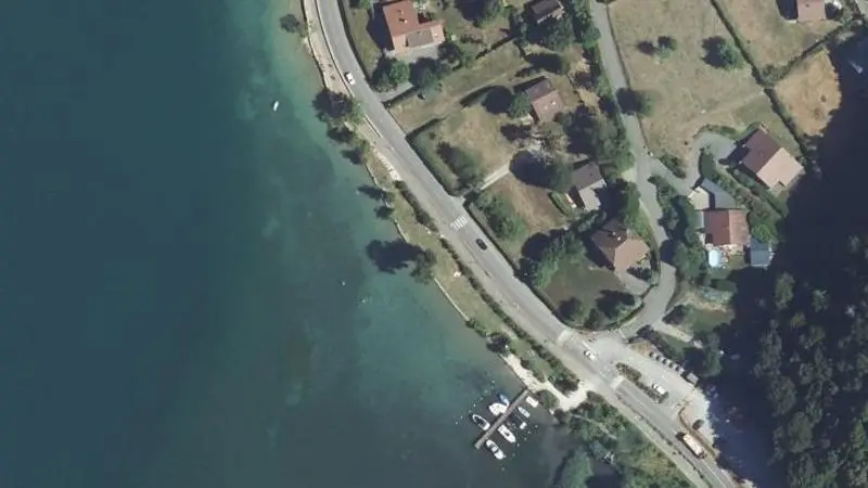 Vue aérienne : Baignade du lac d'Annecy