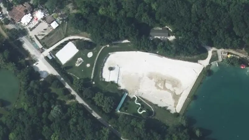 Vue aérienne : Baignade du lac de Saint-Clar