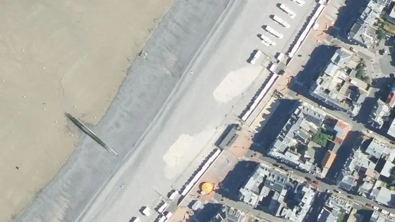 Vue aérienne : Plage Surveillee de Mers les Bains