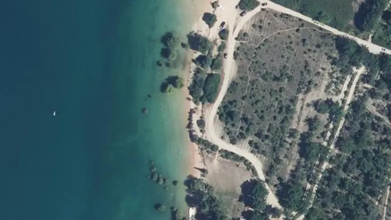 Vue aérienne : Plage Commandon et Charoup