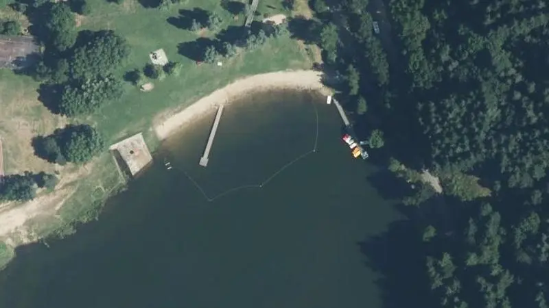 Vue aérienne : Baignade du lac de Saint-Martial