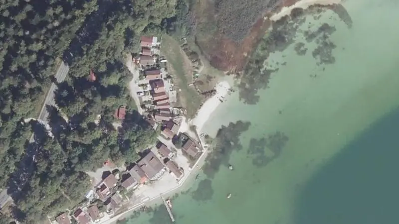Vue aérienne : Plage du lac de Saint-Point
