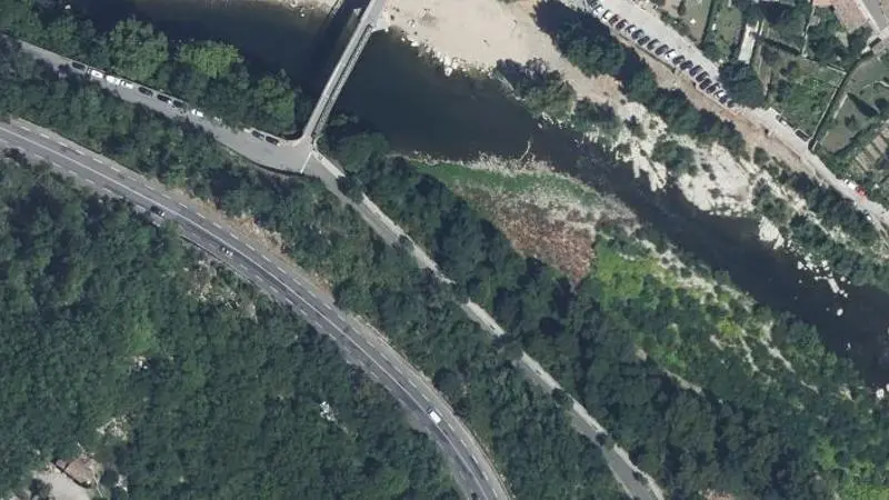 Vue aérienne : L'Ardeche a la Plage du Vieux Pont