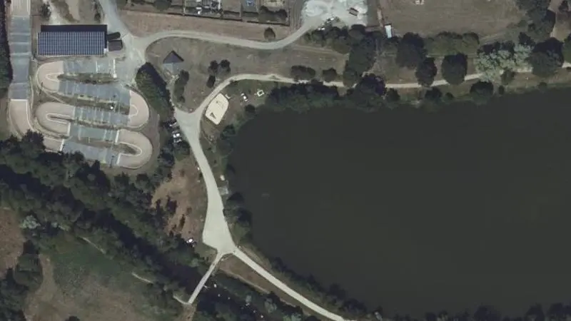 Vue aérienne : Baignade du plan d'eau d'Argentré