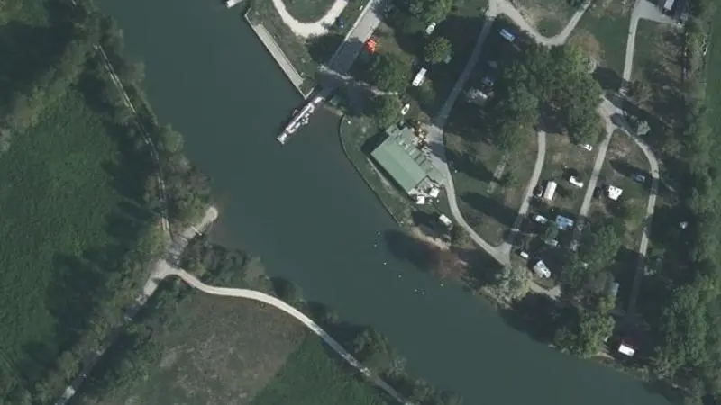 Vue aérienne : Baignade Rive Droite Charente Niveau Bourg