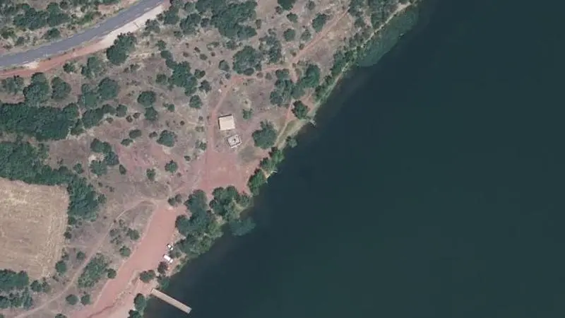 Vue aérienne : Baignade Surveillée Lac du Salagou