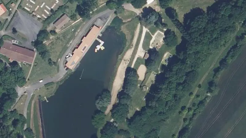 Vue aérienne : Plage du plan d'eau du Lambon