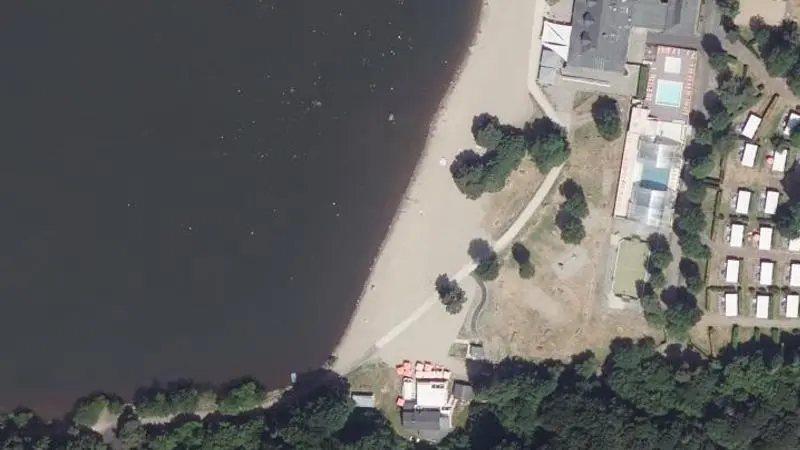 Vue aérienne : Lac Chambon : Plage Est