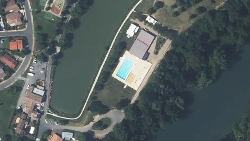 Vue aérienne : Piscine municipale