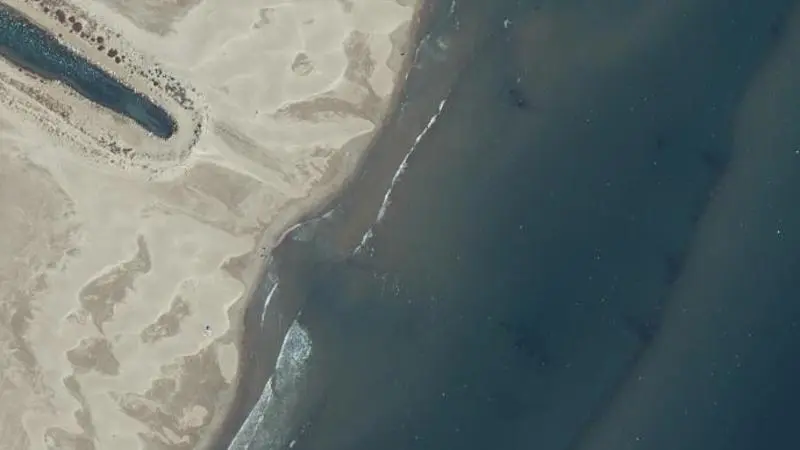 Vue aérienne : Plage des Salins