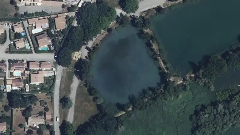 Vue aérienne : Baignade de la retenue de l'Escale