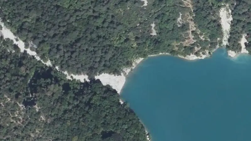 Vue aérienne : Plage naturiste du Courtalet