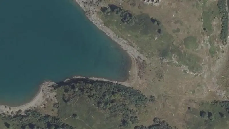 Vue aérienne : Baignade du lac du Mont Cenis