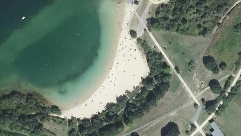 Vue aérienne : Baignade du lac d'Arjuzanx