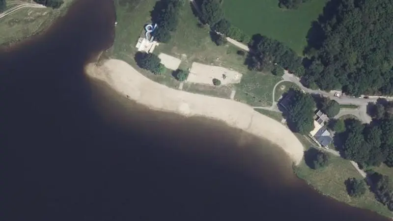 Vue aérienne : Plage du lac du Tolerme