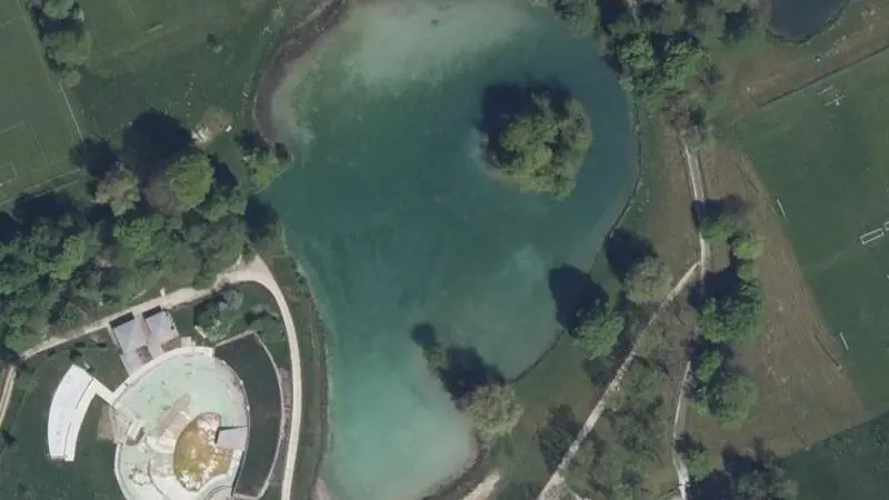 Vue aérienne : Baignade de l'étang du Château