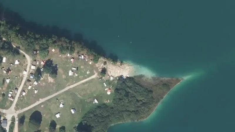 Vue aérienne : Baignade du lac de Narlay