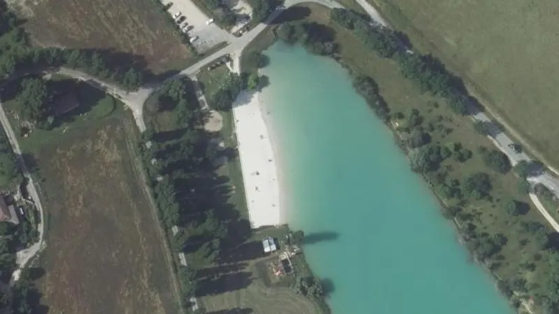 Vue aérienne : Plan d'eau de Saint-Sernin