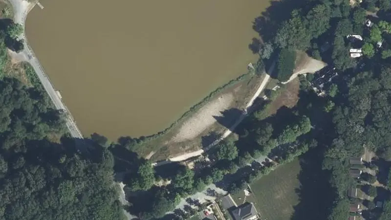 Vue aérienne : Plage de l'étang du Cheix