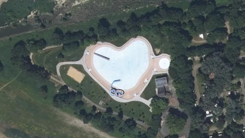 Vue aérienne : Baignade des Ponts-de-Cé