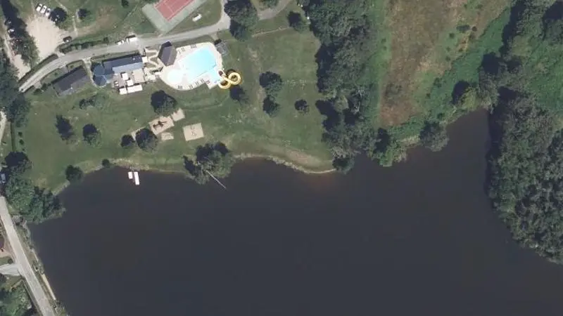 Vue aérienne : Plage de l'étang de Mondon