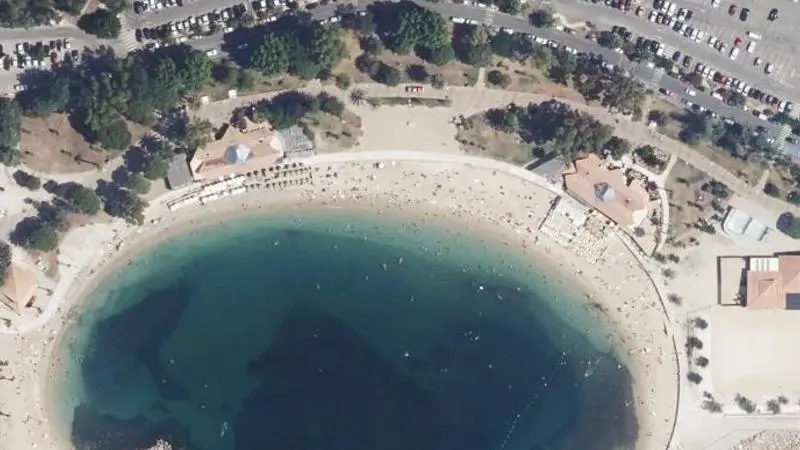 Vue aérienne : Plage les Pins Centre