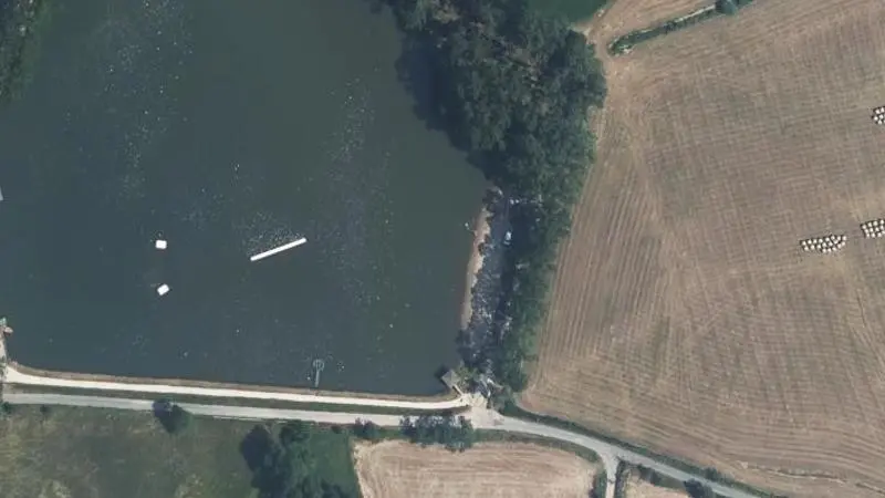 Vue aérienne : Baignade du lac aux Ramiers