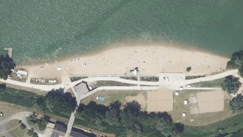 Vue aérienne : Plage de Base de Loisirs de l'Ile Charlemagne