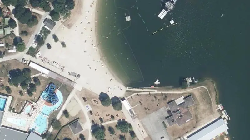 Vue aérienne : Plan d'eau de la Base de Plein Air "la Plaine Tonique"