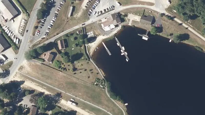 Vue aérienne : Baignade du lac de Vassivière