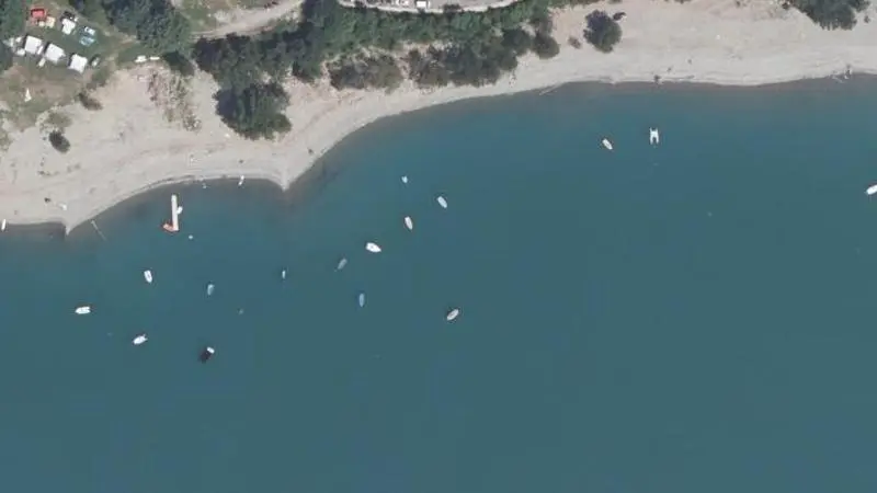 Vue aérienne : Plage du lac du Sautet
