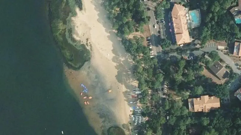 Vue aérienne : Plage du Rey (lac Marin)