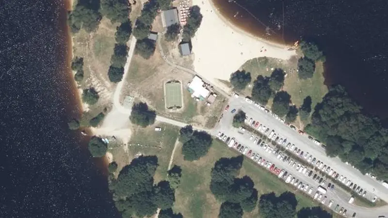 Vue aérienne : Plage du lac de Vassivière